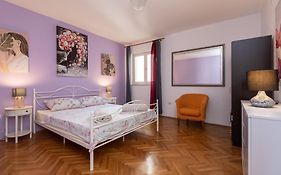 Spacious City Center Apartment - 4 Pax
